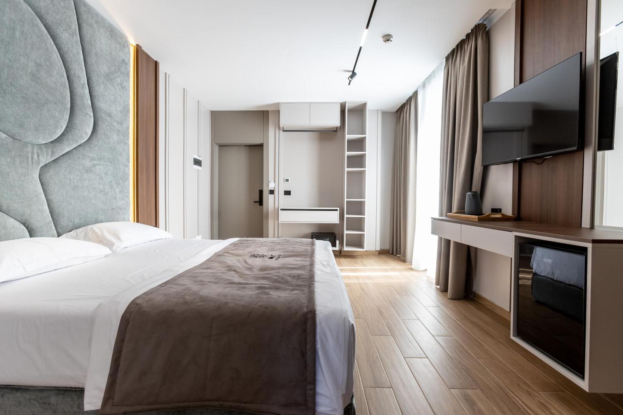 Bolt Boutique Hotel Lezhe Exterior photo
