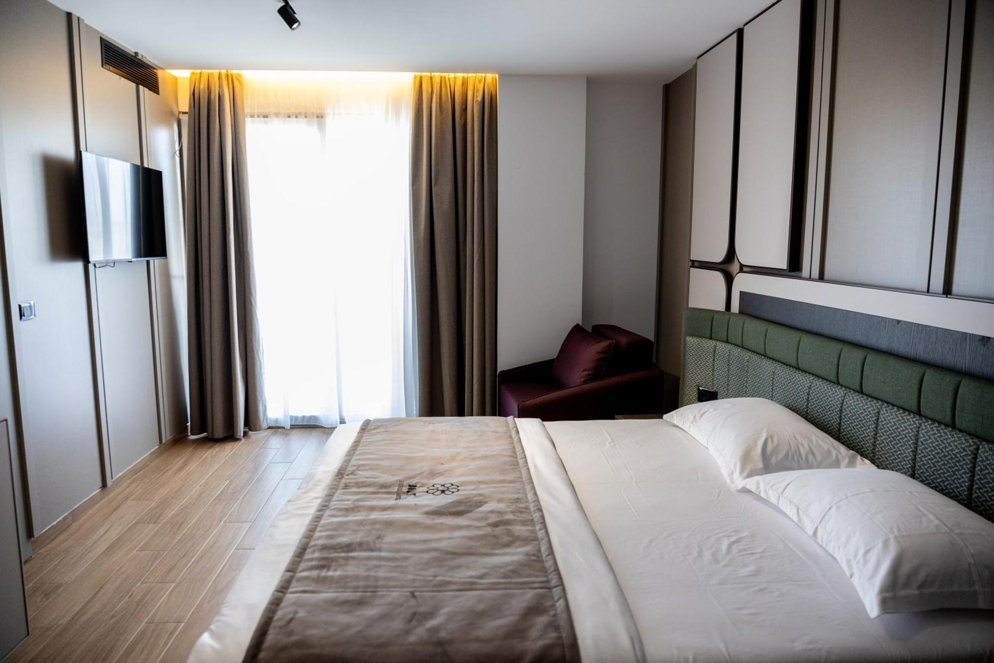 Bolt Boutique Hotel Lezhe Exterior photo