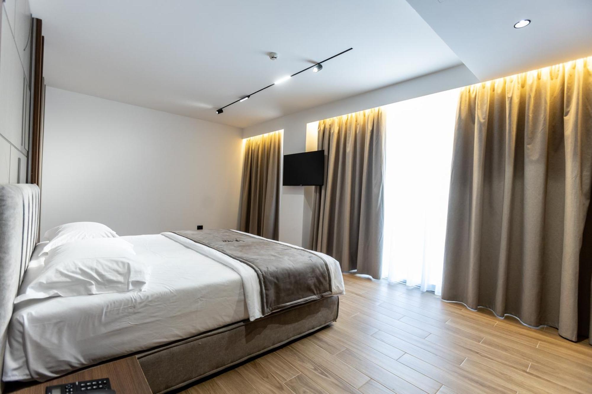 Bolt Boutique Hotel Lezhe Exterior photo